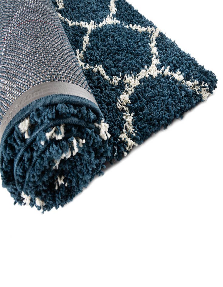 Detail image of 5' 3 x 8' Lattice Shag Rug