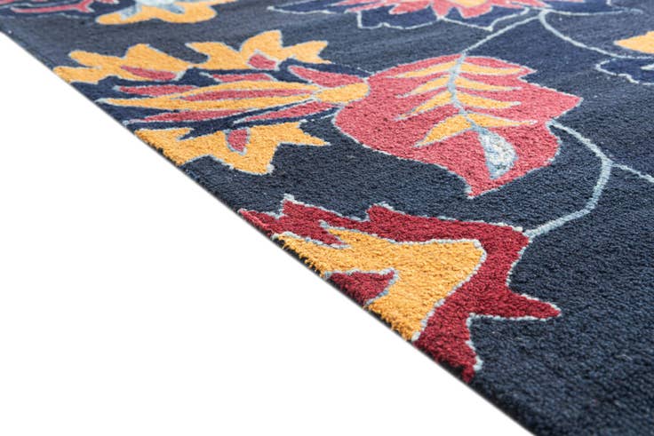 Detail image of 5' 1 x 7' 10 Luna Rug