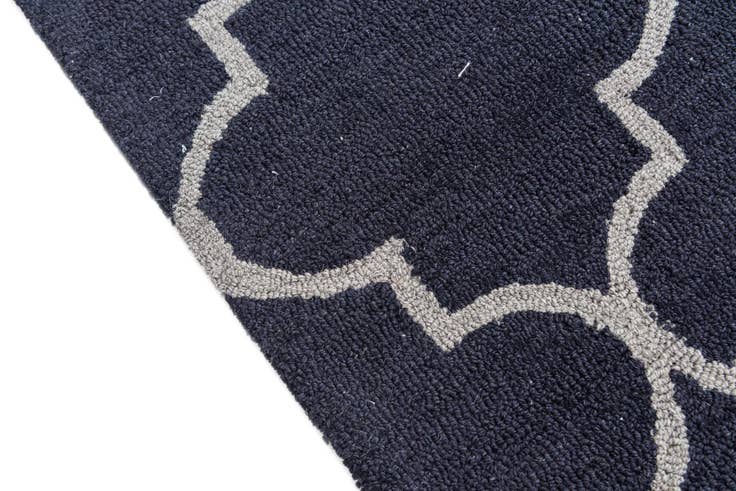 Detail image of 4' x 6' Luna Rug
