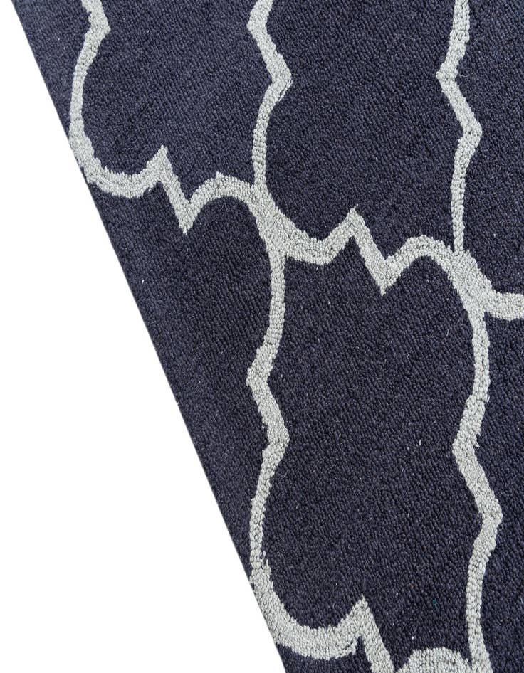 Detail image of 5' 1 x 8' Luna Rug