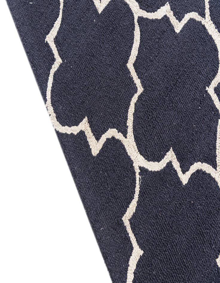 Detail image of 5' 1 x 8' Luna Rug
