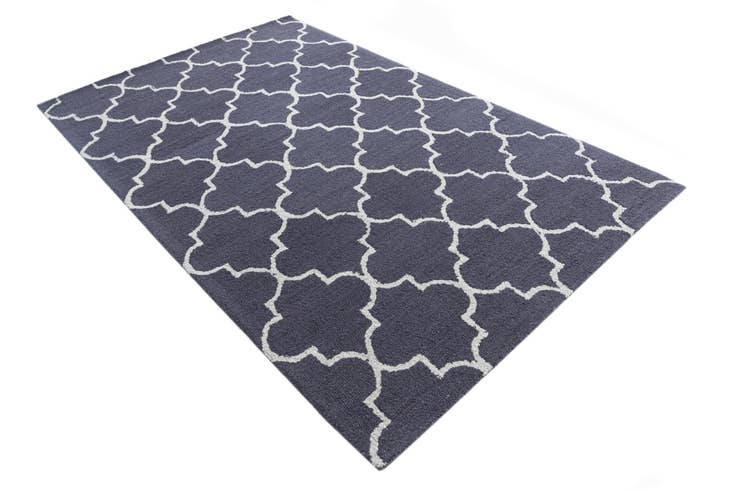 Detail image of 5' x 8' Luna Rug