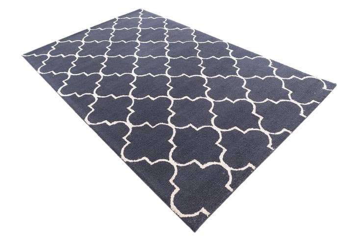Detail image of 5' x 8' Luna Rug