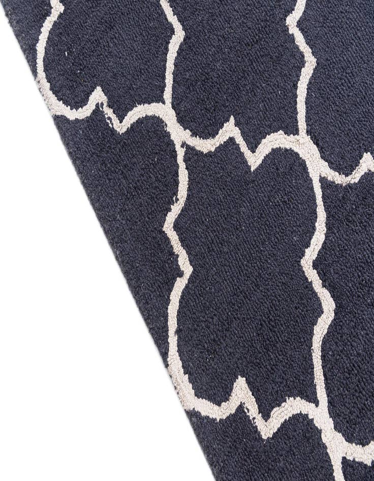 Detail image of 5' 1 x 8' Luna Rug