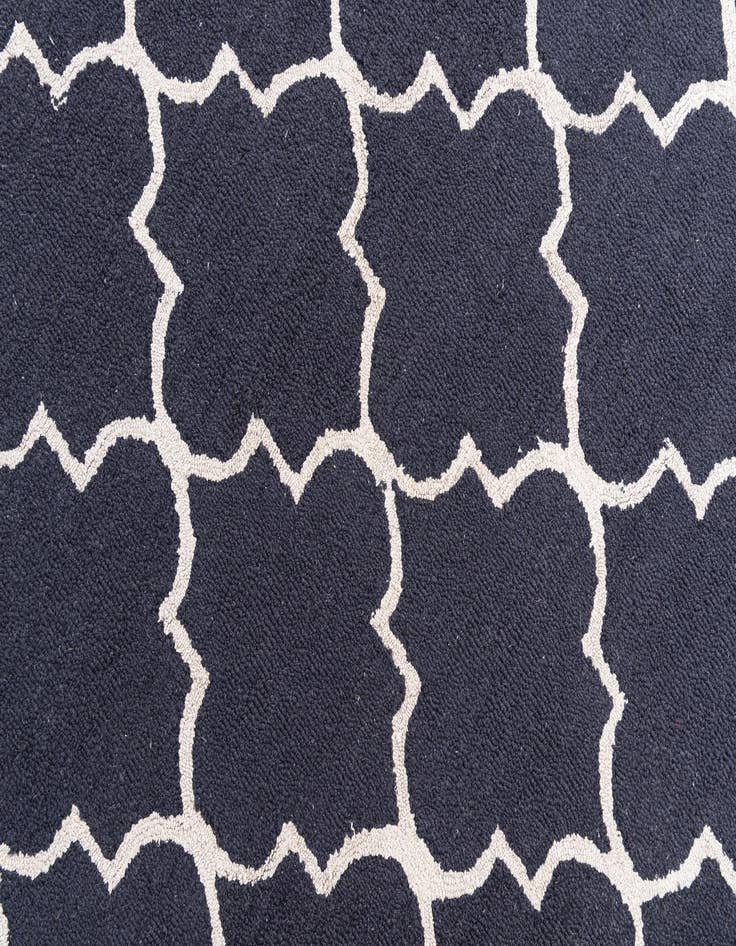 Detail image of 5' 1 x 8' Luna Rug