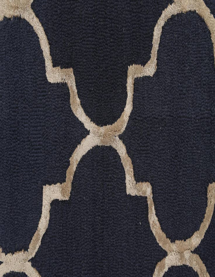 Detail image of 7' 6 x 9' 6 Luna Rug