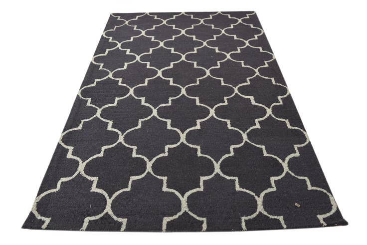 Detail image of 5' 1 x 8' Luna Rug