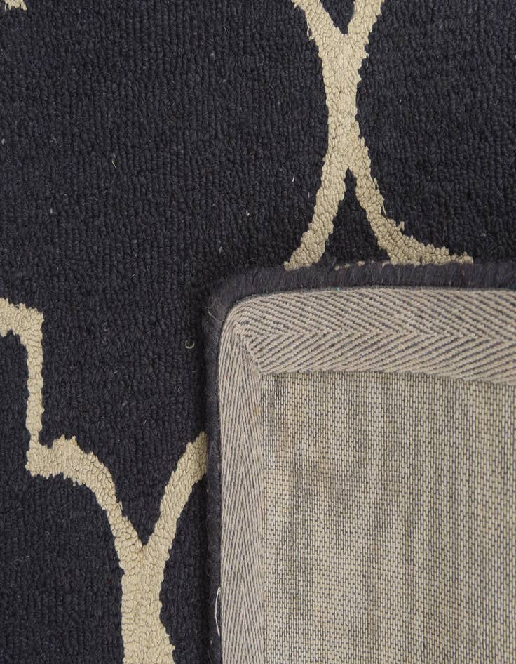 Detail image of 5' 2 x 8' Luna Wool Rug