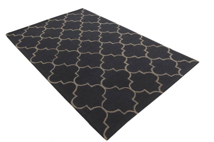 Detail image of 5' 1 x 8' Luna Wool Rug