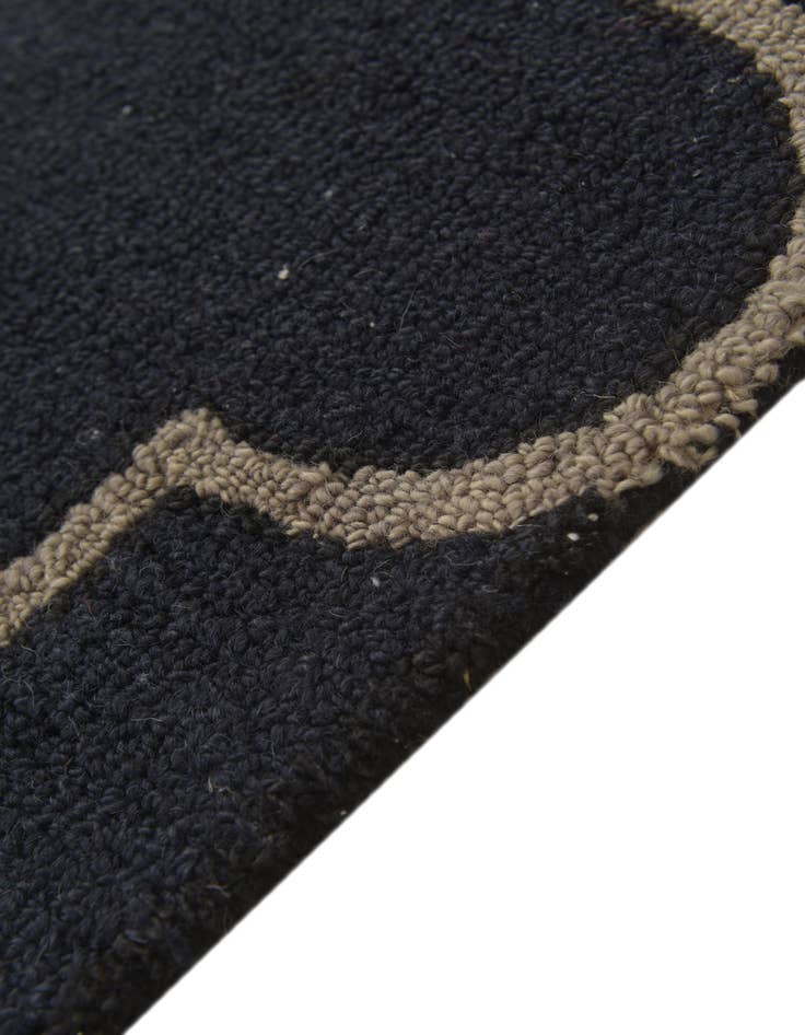 Detail image of 5' 1 x 8' Luna Wool Rug
