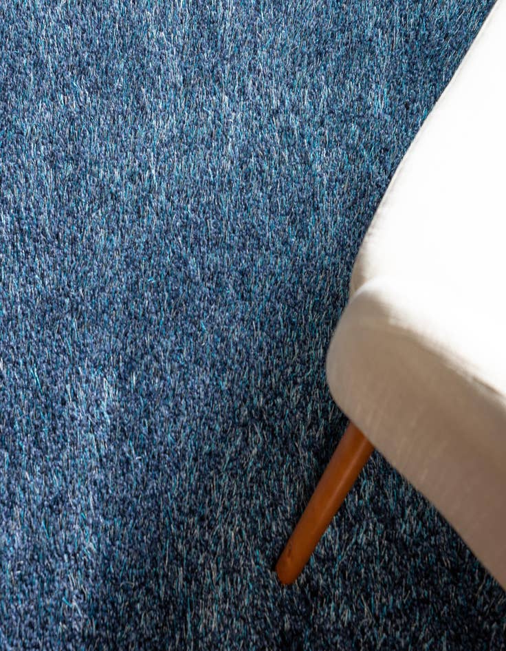 Detail image of 6' x 9' Luxe Solid Shag Rug