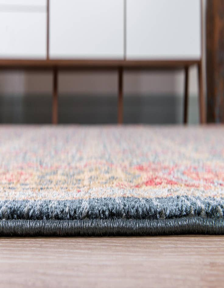 Detail image of 3' x 5' 3 Mamluk Rug