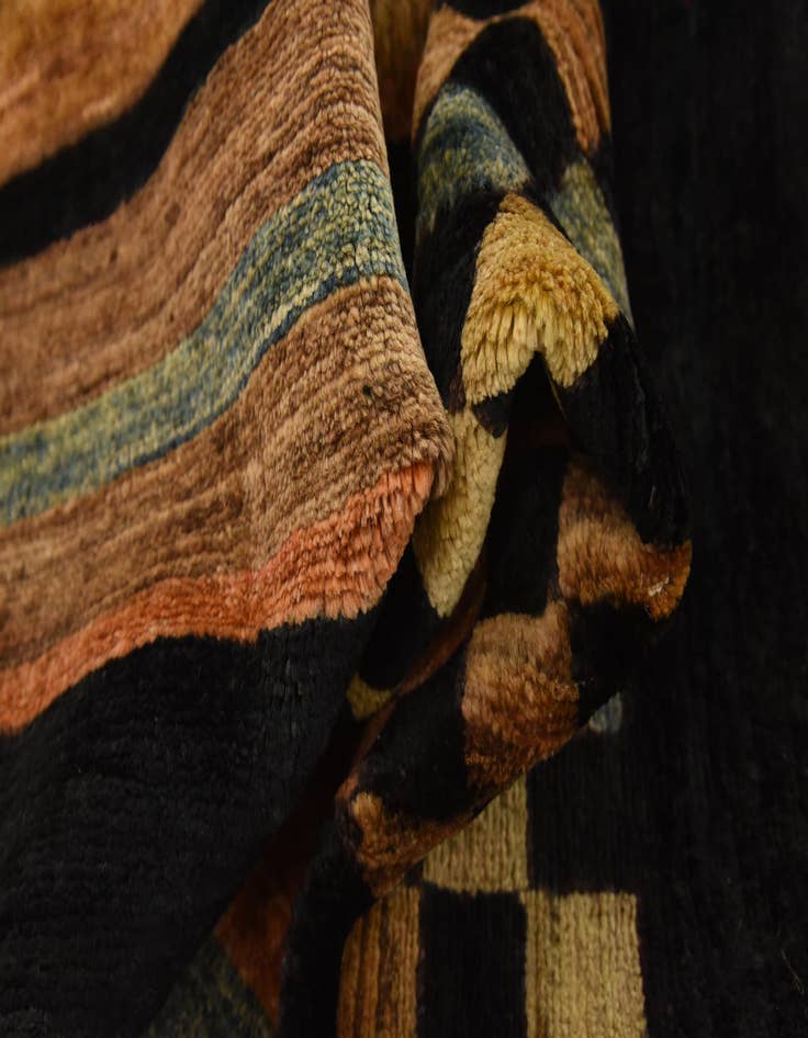 Detail image of 4' 10 x 6' 10  Hand Knotted Modern Ziegler Rug