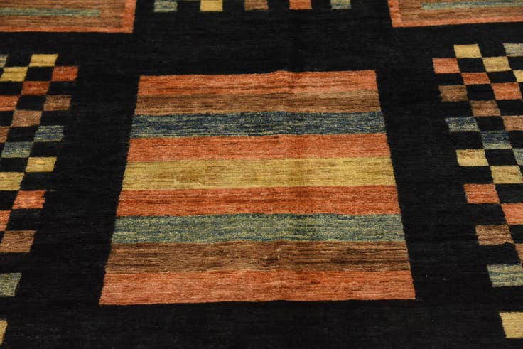 Detail image of 4' 10 x 6' 10 Hand Knotted Modern Ziegler Rug
