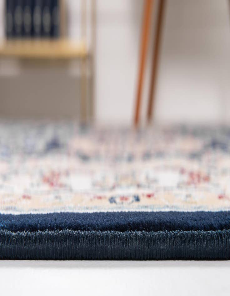 Detail image of 8' x 10' Nain Design Rug