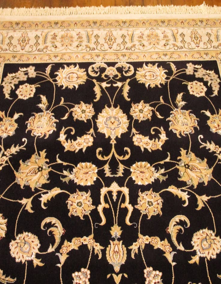 Detail image of 6' 2 x 10' Nain Rug