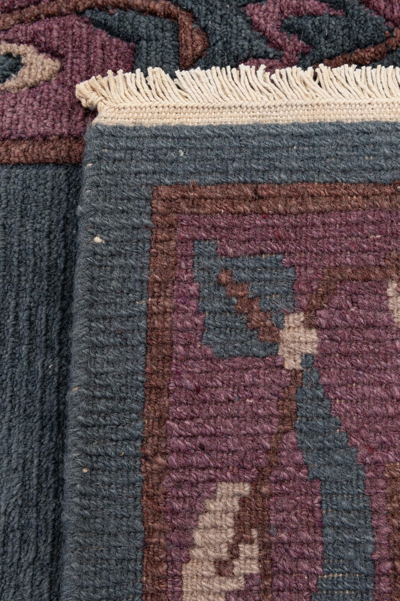 2' 7 x 4' 9 Hand Knotted Nepal Wool Rug