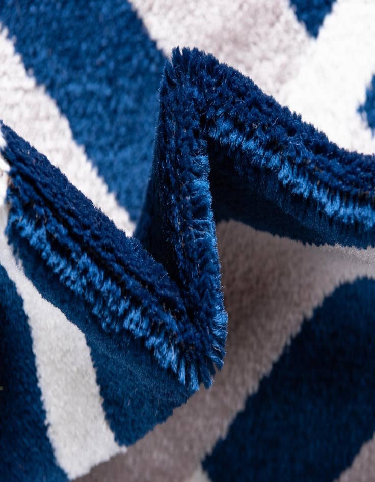 Detail image of 4' x 6' Open Hearts Rug