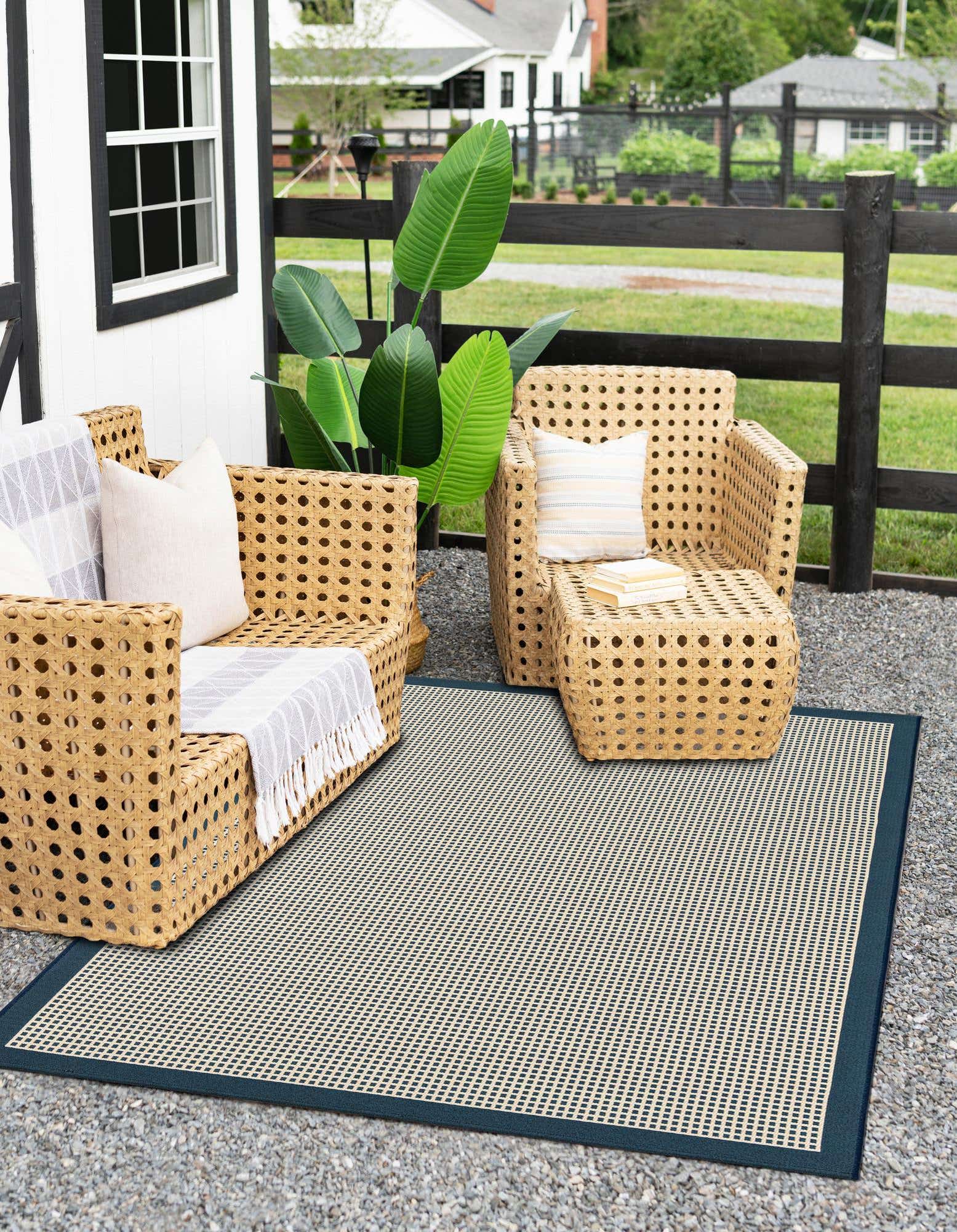 Detail image of 60cm x 95cm Border Indoor / Outdoor Rug