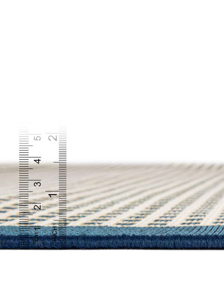 5' x 8' Easy-Clean Border Indoor / Outdoor Rug