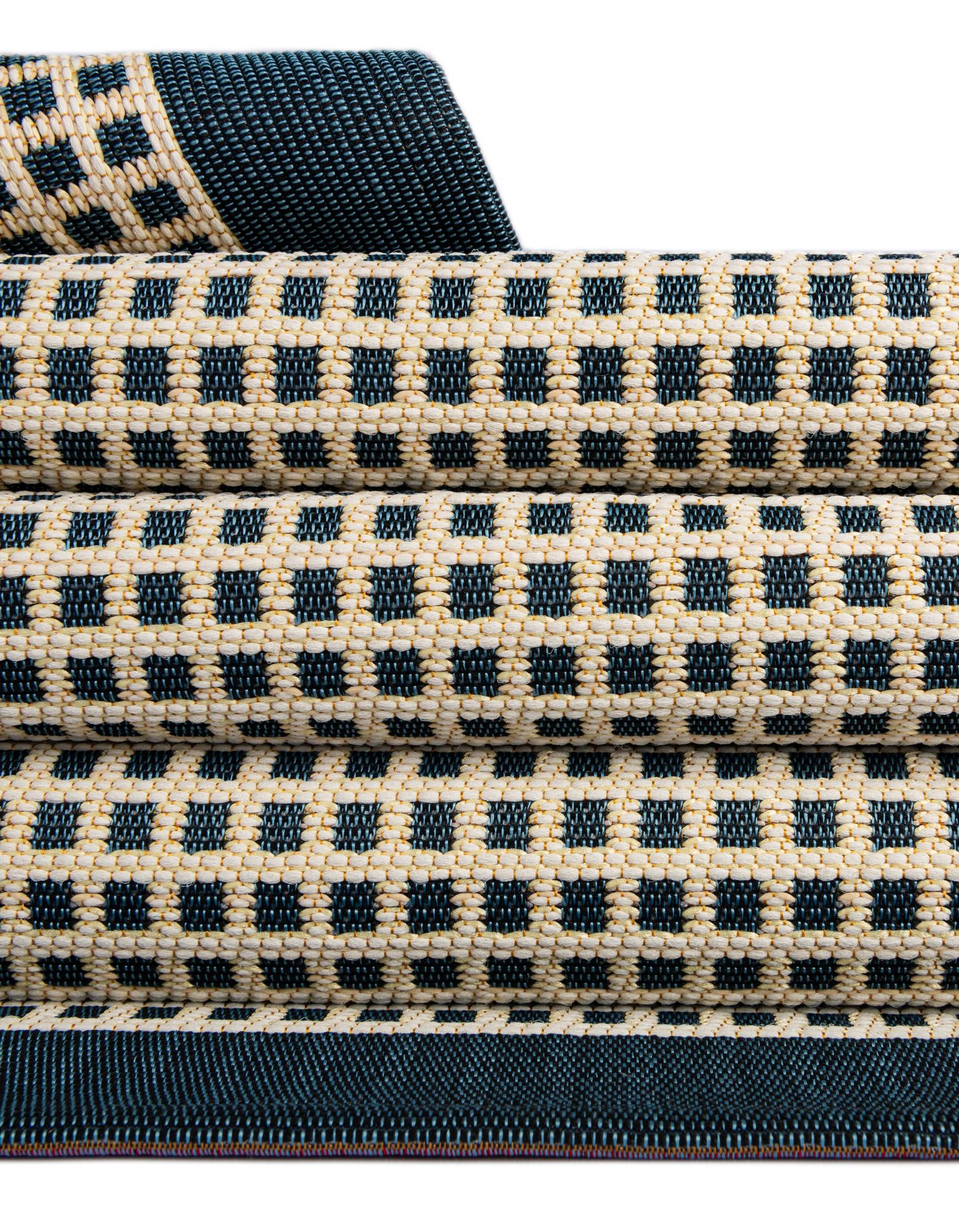 2' x 3' Easy-Clean Border Indoor / Outdoor Rug