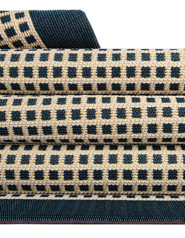 6' x 9' Easy-Clean Border Indoor / Outdoor Rug