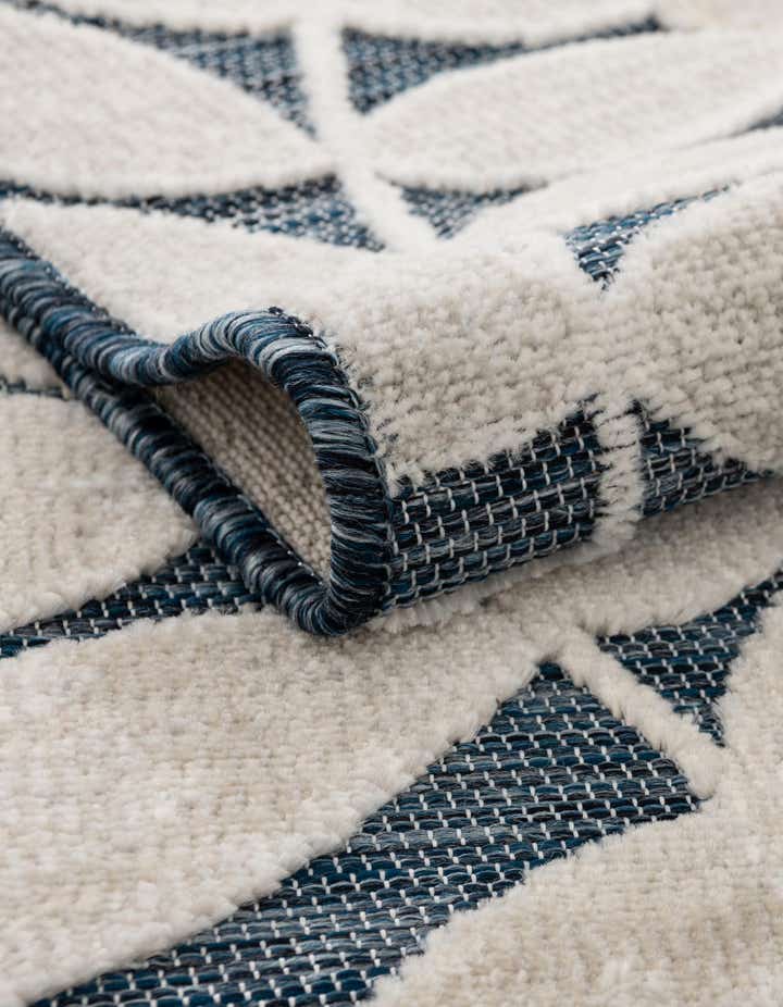 4' 5 x 6' Easy-Clean Botanical Indoor / Outdoor Rug