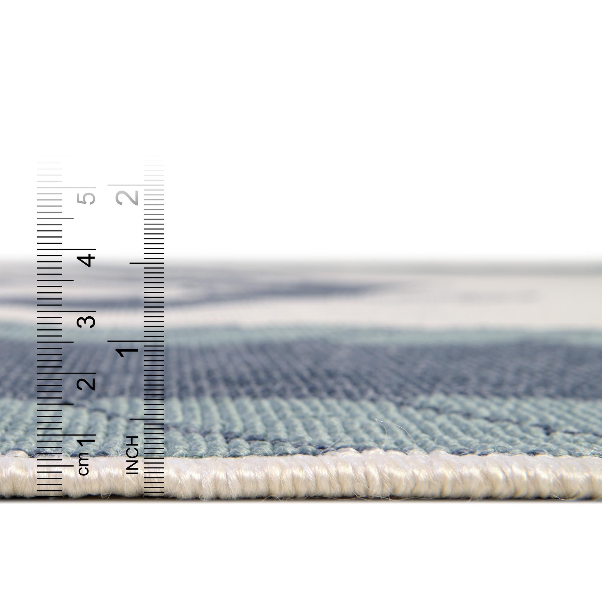 5' 3 x 8' Easy-Clean Coastal Indoor / Outdoor Rug