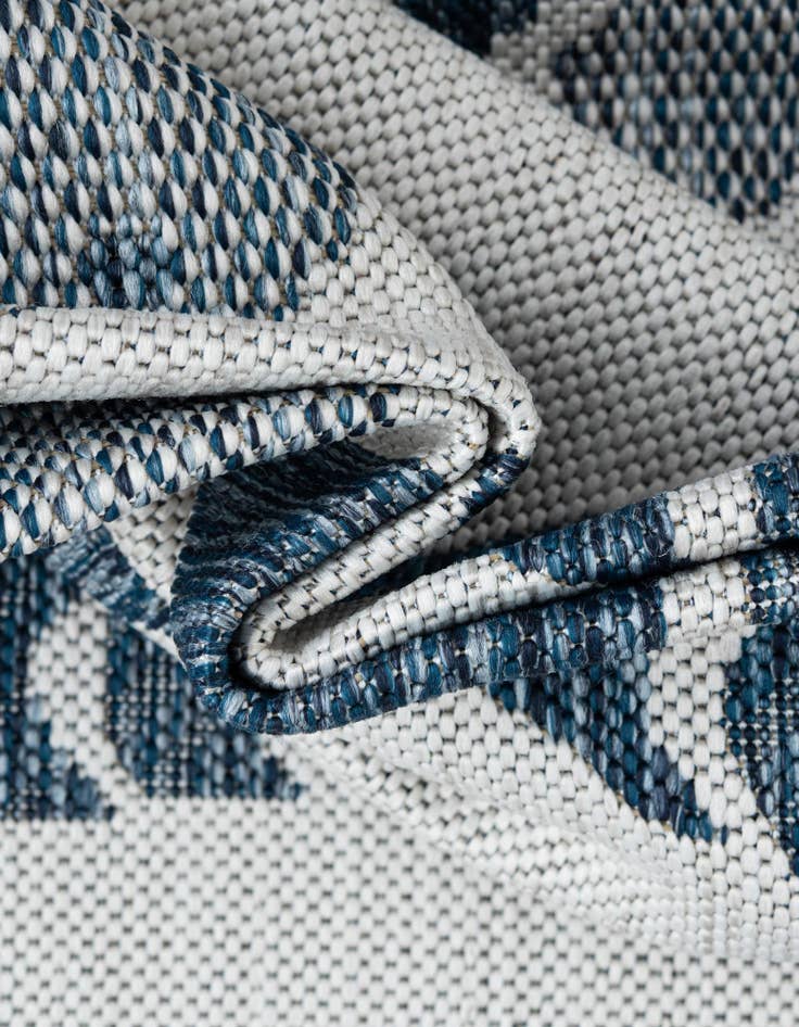 Detail image of 6' x 9' Easy-Clean Coastal Indoor / Outdoor Rug