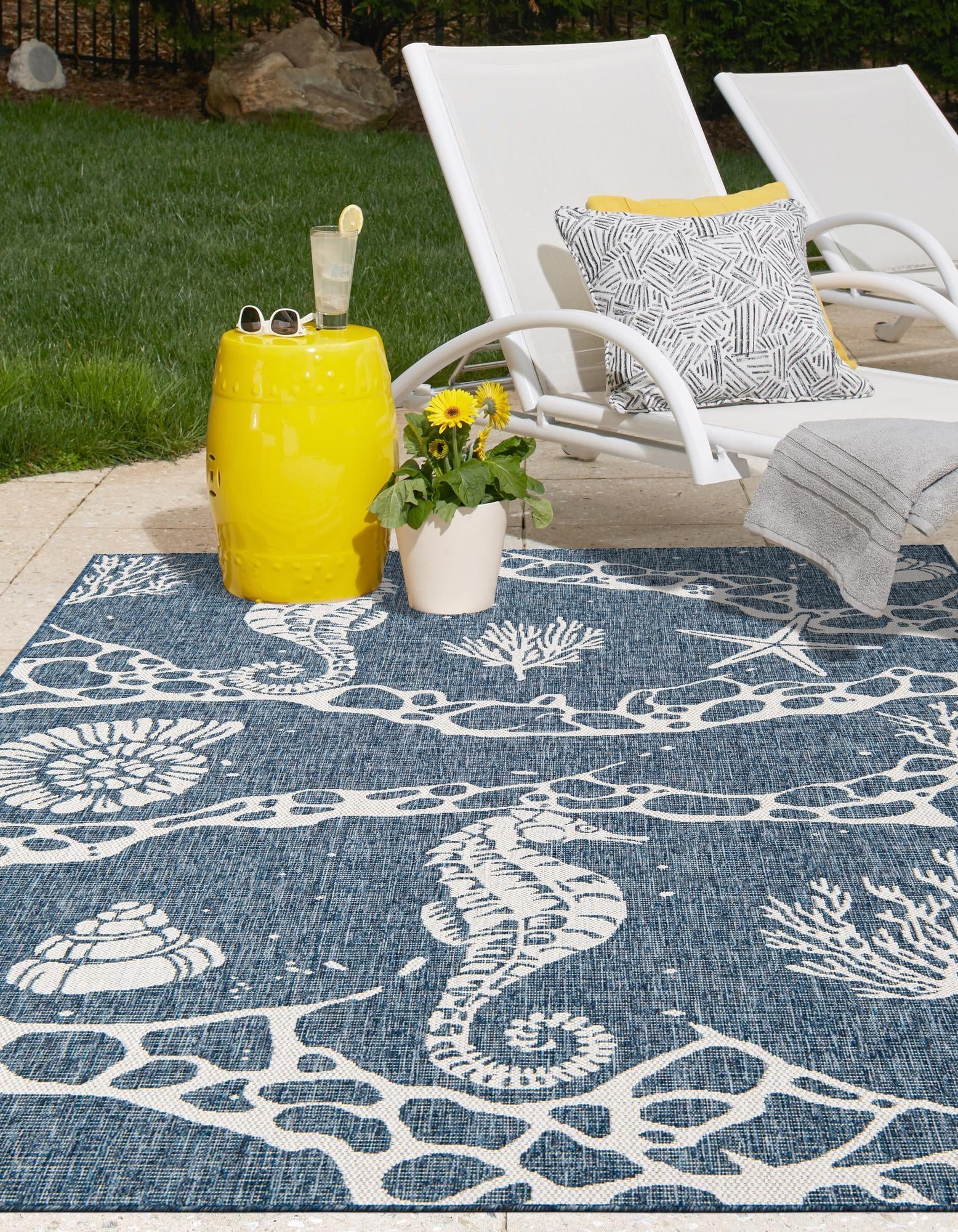 2' x 3' Easy-Clean Coastal Indoor / Outdoor Rug