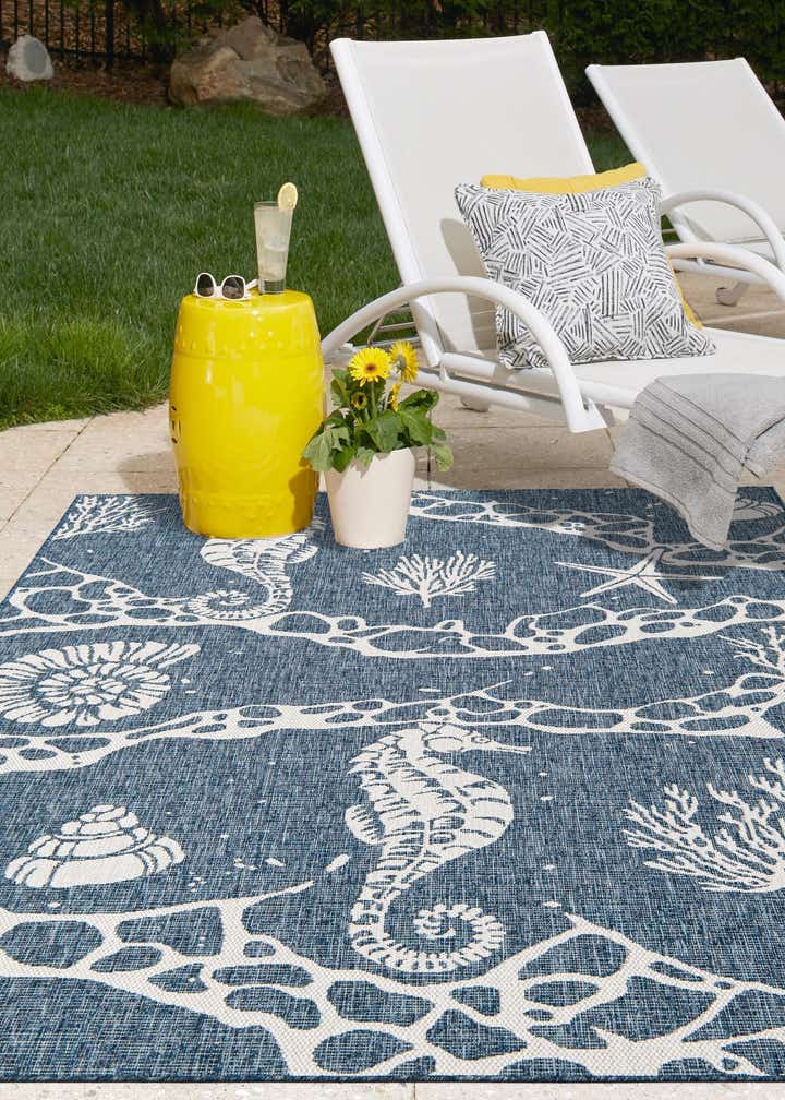 5' 3 x 7' Easy-Clean Coastal Indoor / Outdoor Rug