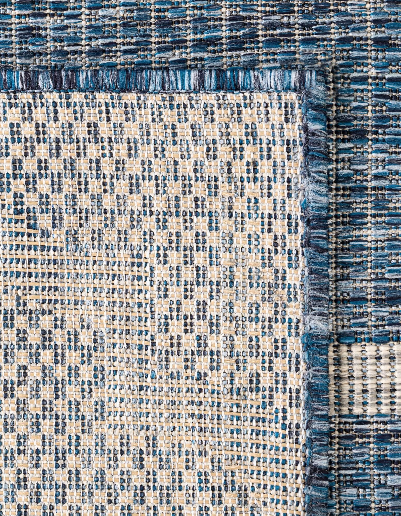 5' 3 x 7' Easy-Clean Lattice Indoor / Outdoor Rug