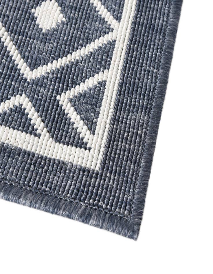 Detail image of 5' 3 x 8' Washable Lattice Indoor / Outdoor Rug