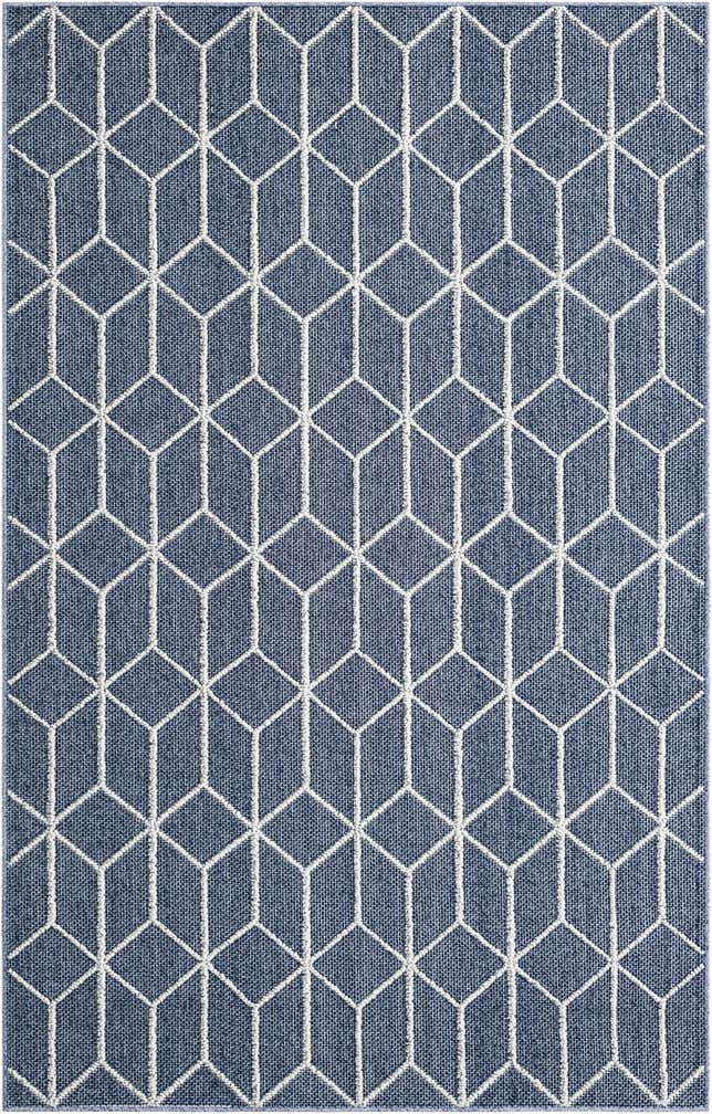 5' 3 x 8' Easy-Clean Lattice Indoor / Outdoor Rug