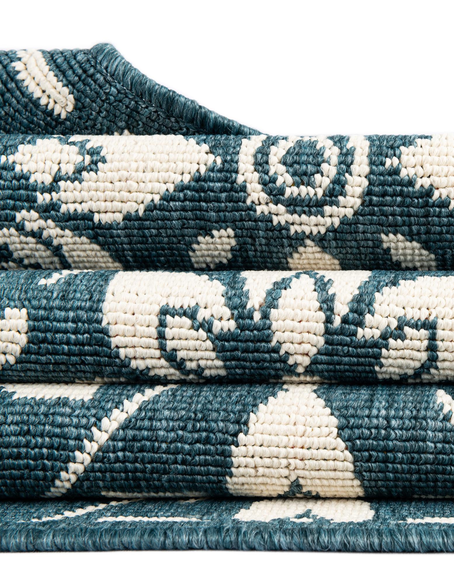 6' x 9' Easy-Clean Lattice Indoor / Outdoor Rug