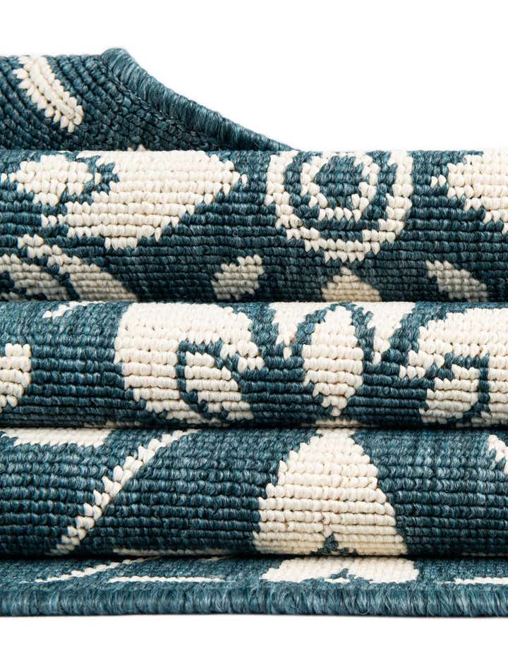 9' x 12' Easy-Clean Lattice Indoor / Outdoor Rug