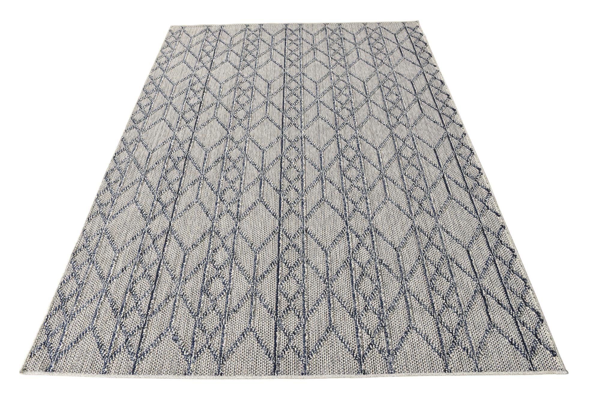 5' 3 x 7' 6 Easy-Clean Modern Indoor / Outdoor Rug