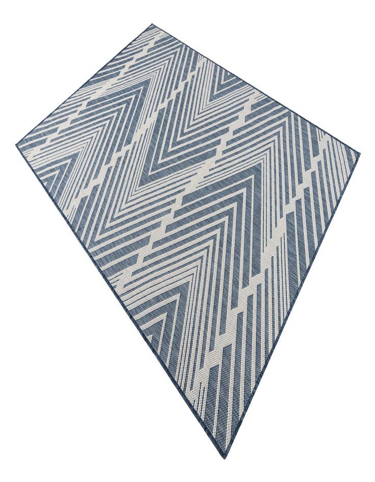 Detail image of 5' 4 x 7' 8 Easy-Clean Modern Indoor / Outdoor Rug