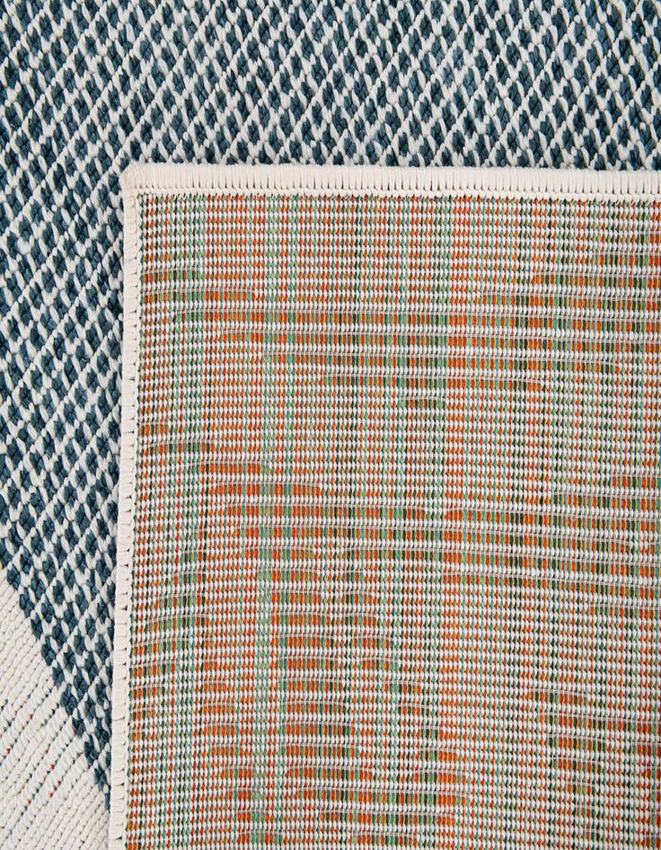 Detail image of 5' 3 x 7' 8 Washable Modern Indoor / Outdoor Rug
