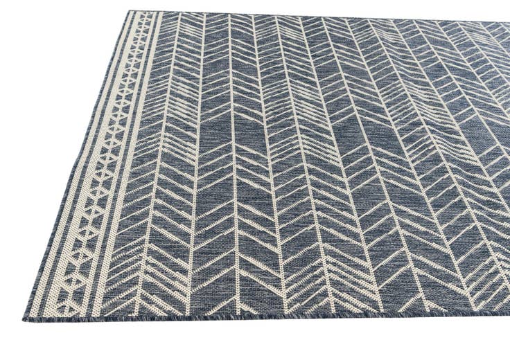 Detail image of 5' 3 x 7' 8 Easy-Clean Modern Indoor / Outdoor Rug