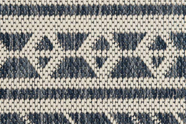 5' 3 x 7' 8 Easy-Clean Modern Indoor / Outdoor Rug
