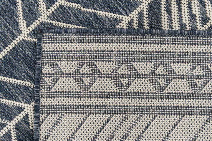 5' 3 x 7' 8 Easy-Clean Modern Indoor / Outdoor Rug