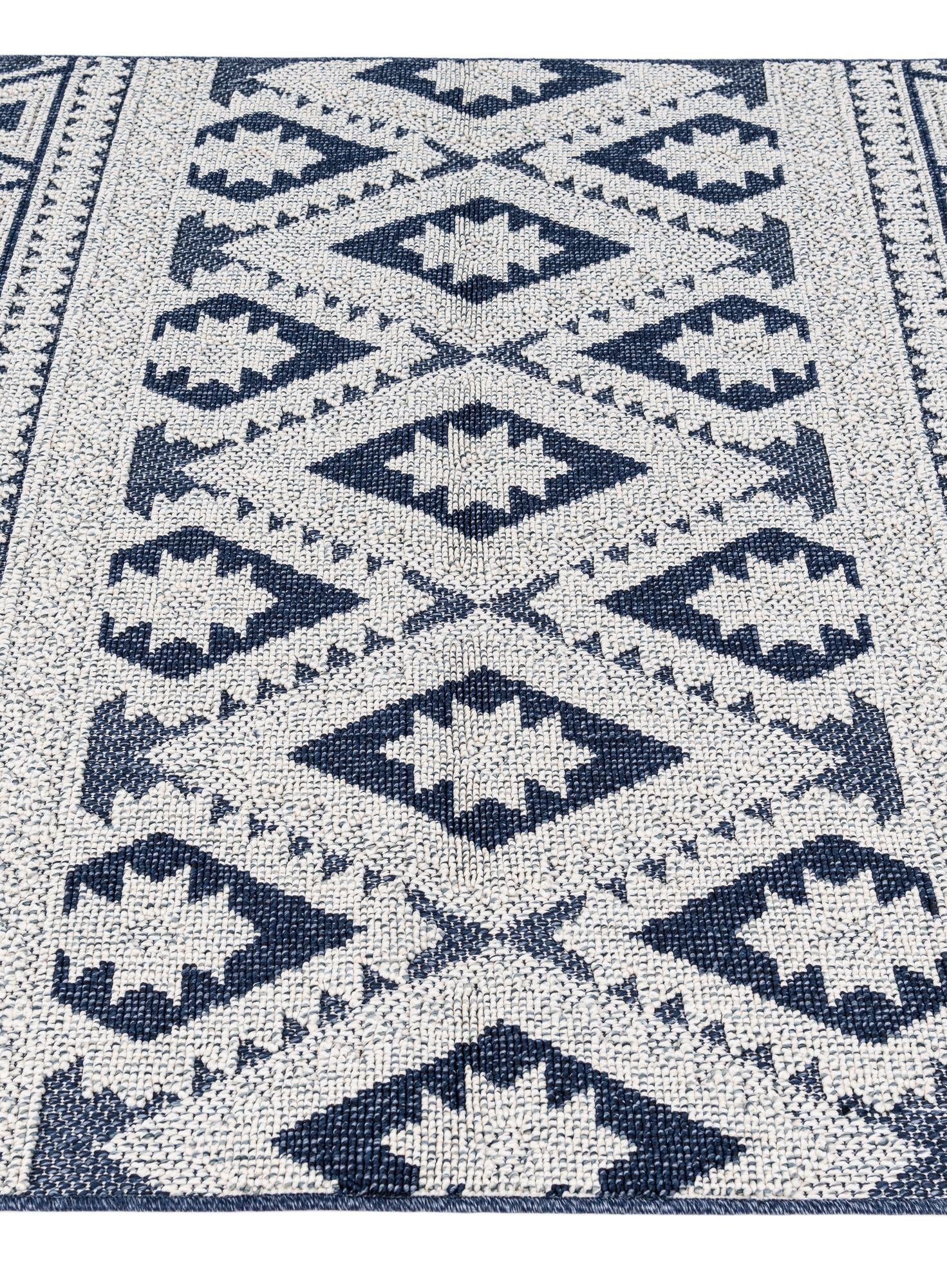 5' 3 x 7' 8 Easy-Clean Modern Indoor / Outdoor Rug