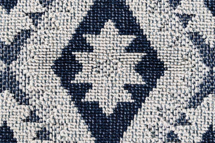 5' 3 x 7' 8 Easy-Clean Modern Indoor / Outdoor Rug