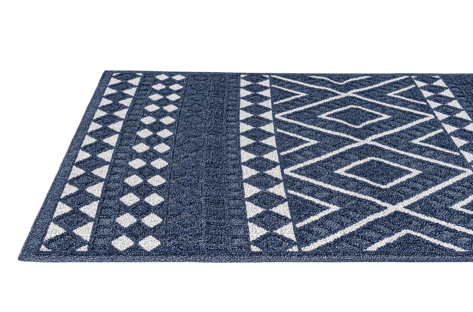 5' 3 x 7' 9 Easy-Clean Modern Indoor / Outdoor Rug
