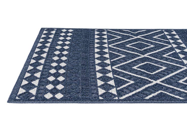 Detail image of 5' 3 x 7' 9 Easy-Clean Modern Indoor / Outdoor Rug