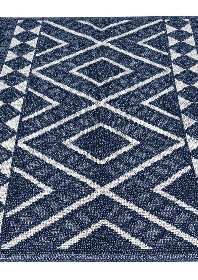 Detail image of 5' 3 x 7' 9 Easy-Clean Modern Indoor / Outdoor Rug