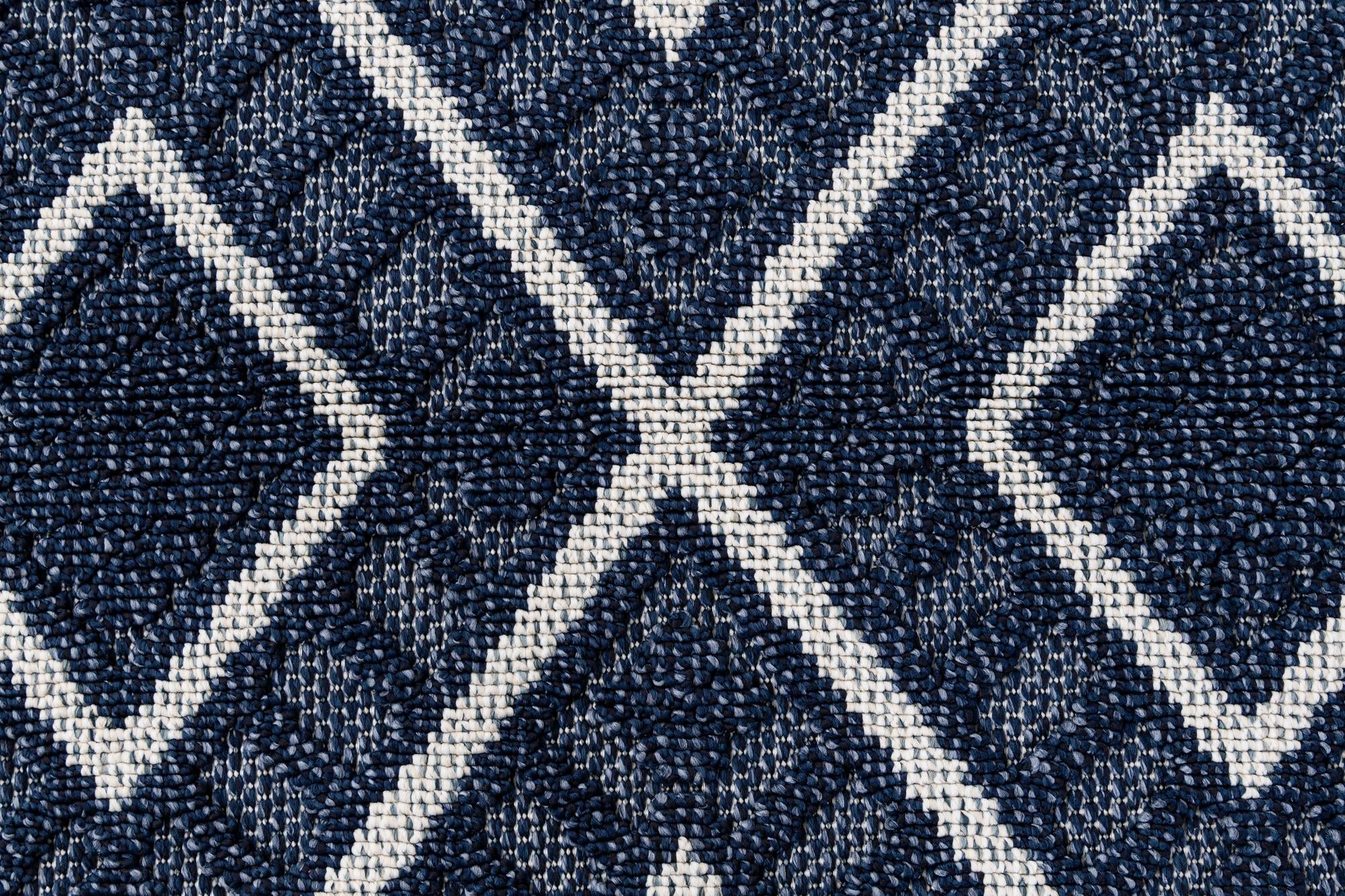 5' 3 x 7' 9 Easy-Clean Modern Indoor / Outdoor Rug