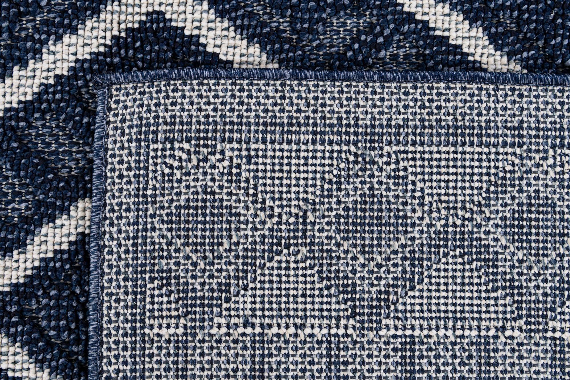 5' 3 x 7' 9 Easy-Clean Modern Indoor / Outdoor Rug