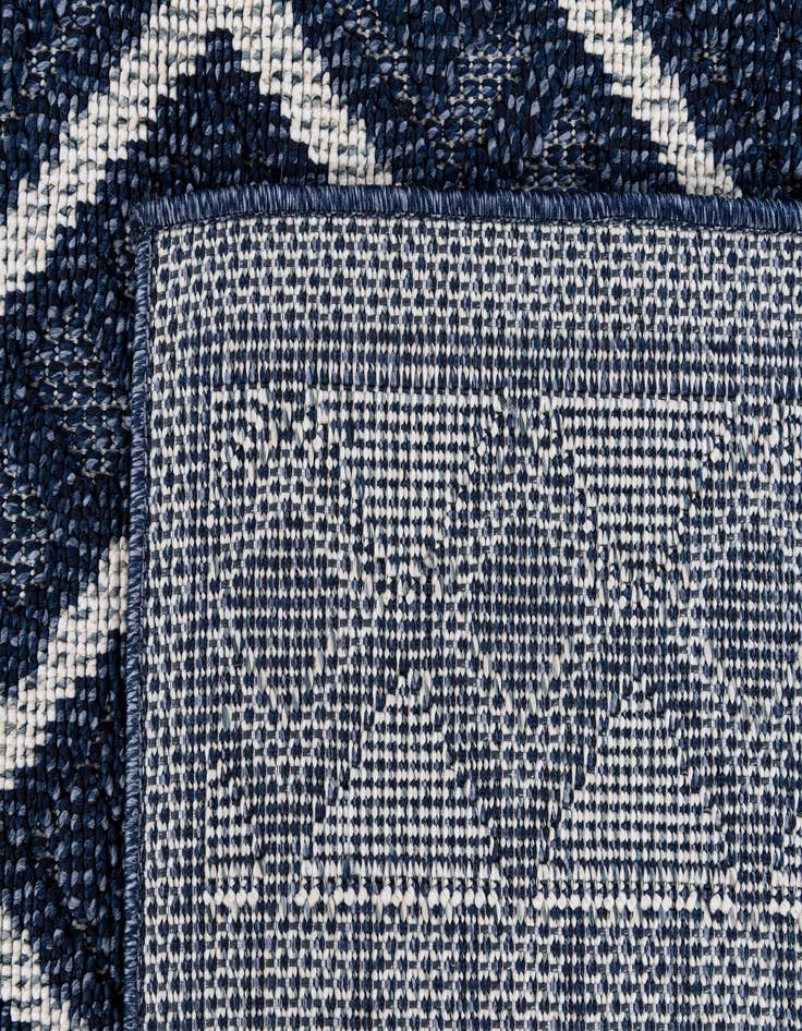 Detail image of 5' 3 x 7' 9  Washable Modern Indoor / Outdoor Rug